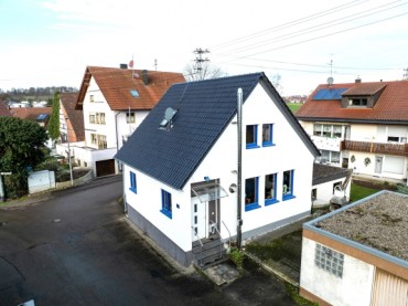Freistehendes kleines Einfamilienhaus mit Garage direkt vor den Toren Backnangs